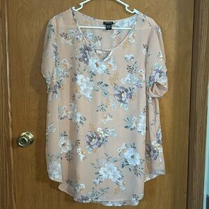 Torrid Georgette Keyhole Blouse peach floral size 2 plus